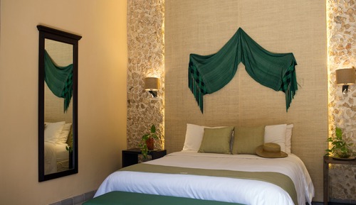 Junior Room, 1 Queen Bed