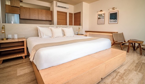 Luxury Studio, Balcony, Partial Ocean View