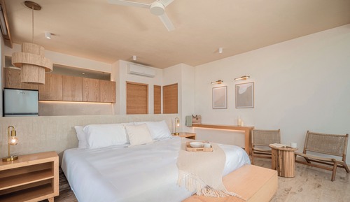 Luxury Studio, Balcony, Partial Ocean View