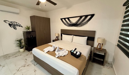 Junior Suite, 1 King Bed with Sofa bed, Garden View