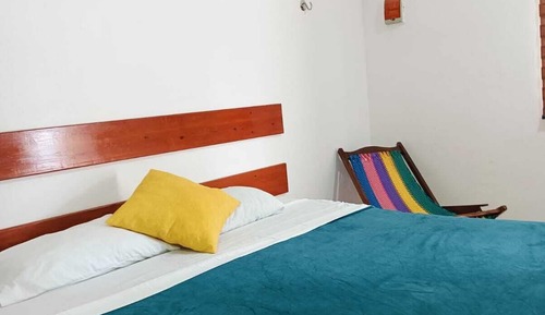 Basic Room, 1 King Bed, Kitchenette, Courtyard View