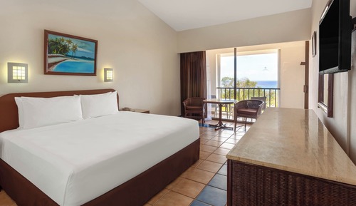 Standard Room, 1 King Bed, Balcony, Garden View