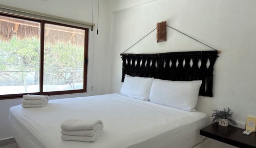 Deluxe Room, 1 King Bed