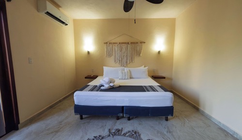 Deluxe Room, 1 King Bed