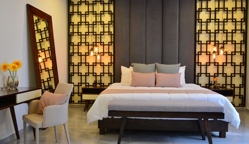 Grand Room, Balcony