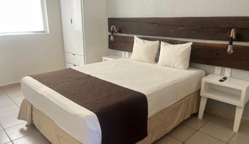 Family Room with One Queen Bed and Two Twin Beds - Non-Smoking