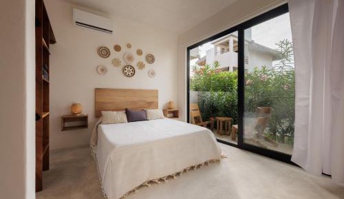 Four-Bedroom Apartment with Pool View