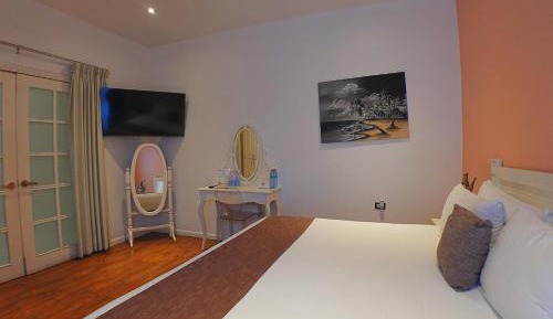 Deluxe Queen Room