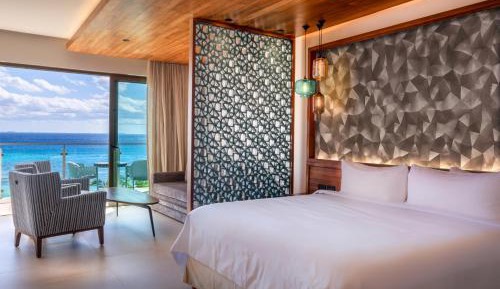 Platinum King Junior Suite Ocean Front