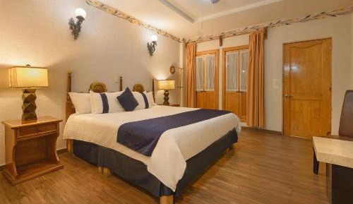 Deluxe Queen Room