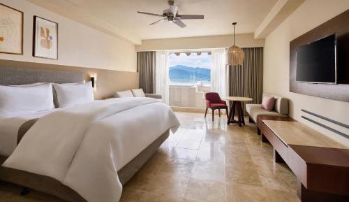 Sky Pool Junior King Suite with Sofa Bed and Ocean View