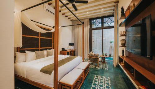 JR SUITE W/ PRIVATE TERRACE PLUNGE POOL