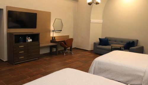 Queen Suite with Two Queen Beds and Pool Access