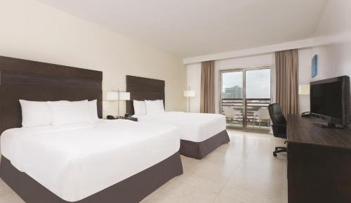 Deluxe Family Room with City View - Non-Smoking