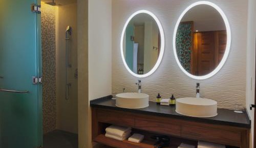 Platinum King Junior Suite