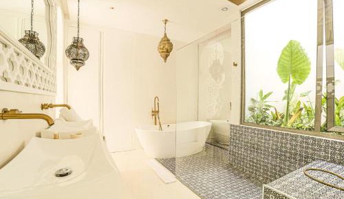 The Oceanfront Signature Pool Suite