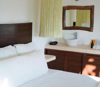 Deluxe Queen Suite