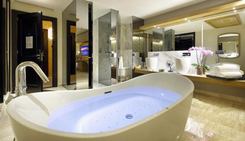 Junior Suite Poolside