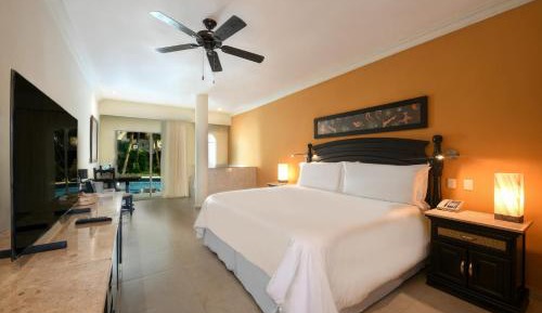Swim Up Junior Suite 