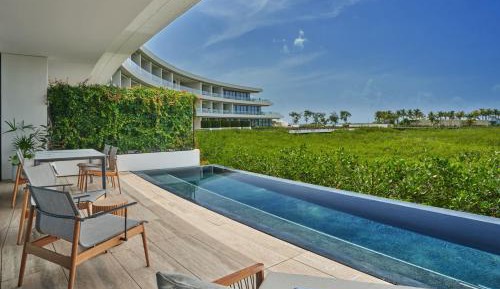 St. Regis Suite with Ocean View, Plunge Pool and Terrace