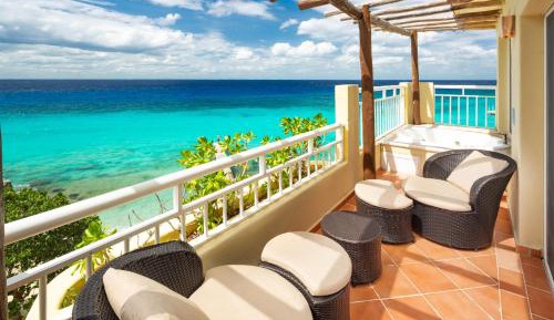 Queen Suite with Pool View