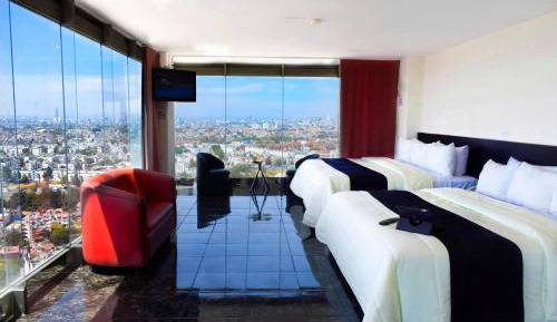 Deluxe Queen Suite