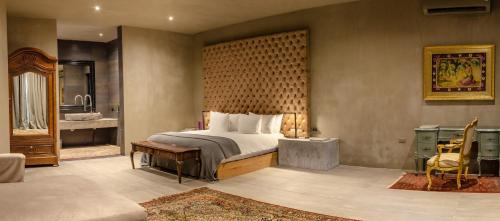 Townhouse Labyrinth Suite