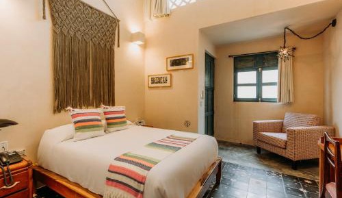 Deluxe Room with Balcony, Air Conditioning and Private Bathroom