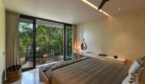 King Suite with Balcony and Garden View