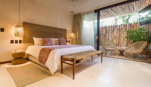 Luxury 3 Bedroom Jungle Apartment Private Pool Garden View 1 King, 4 Single Beds & 1 King Sofa Bed