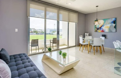 Tohoku Apartment | Stylish Condo, Roof Pool, Gym, 2 Blocks to 5th Ave