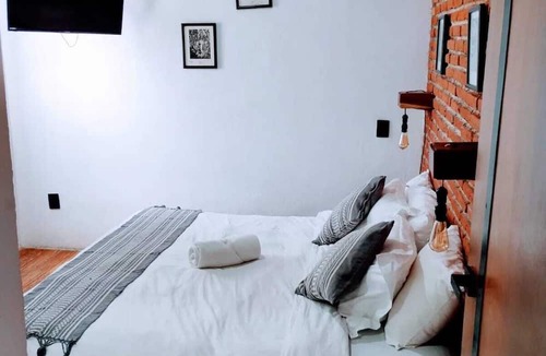 De Mexicanos Hotel | Suites del Barrio Hotel