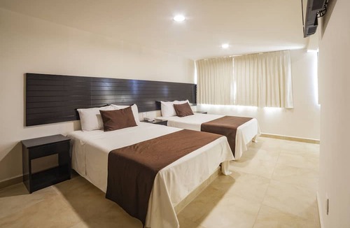 Crucecita Hotel | Mayev Express