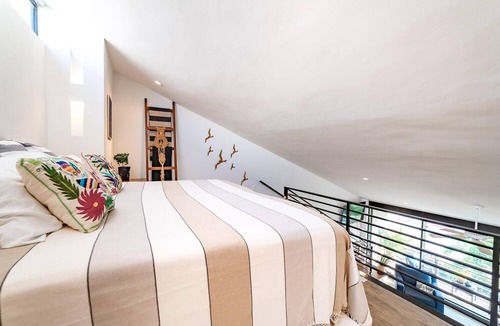 R Condo | Mixie 307