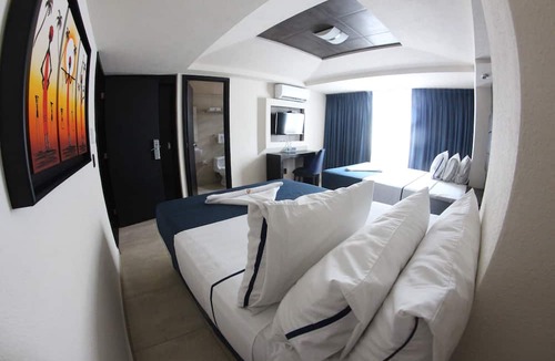Colonia 5 de Diciembre Hotel | Hotel Portonovo Plaza Malecón