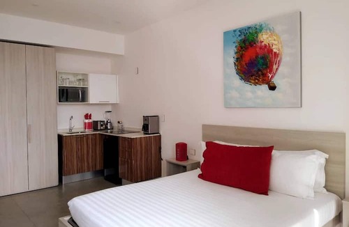 Tohoku Condo | Studio Close to 5th Av, With Amazing Roof Pool View, Gym, Spa and More!