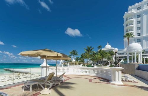Punta Cancun Resort | Hotel Riu Palace Las Americas - Adults Only- All Inclusive