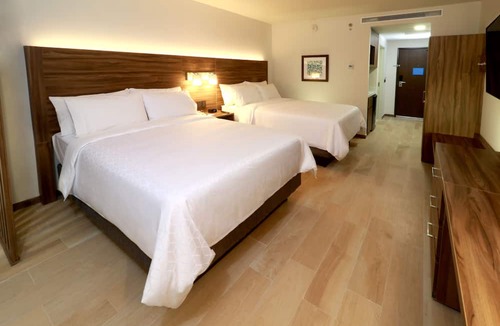 Downtown Hotel | Holiday Inn Express & Suites Playa Del Carmen by IHG