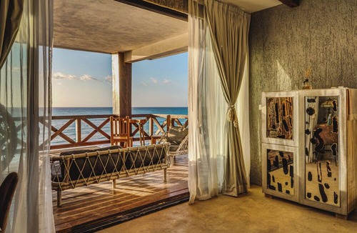 Zona Hotelera Hotel | Hotelito Azul - A Michelin Key Winner