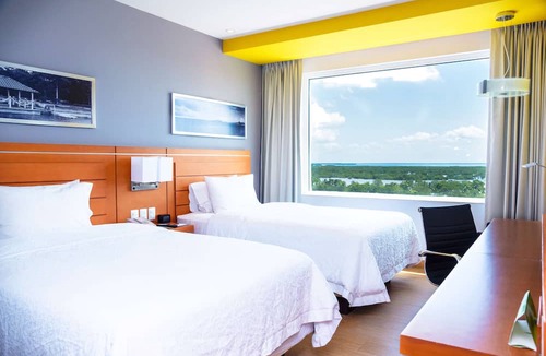 Paraiso Hotel | Hampton Inn & Suites by Hilton Paraiso