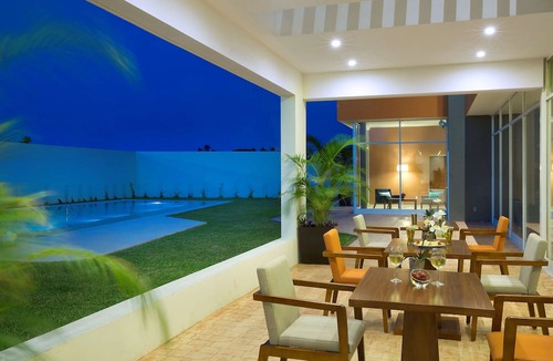 Paraiso Hotel | Hampton Inn & Suites by Hilton Paraiso