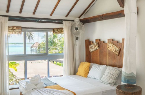 Centro Hotel | The Yak Lake House Hostal Bacalar - Front Lagoon