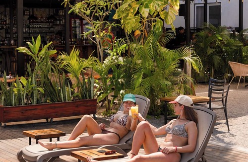 Centro Hotel | The Yak Lake House Hostal Bacalar - Front Lagoon