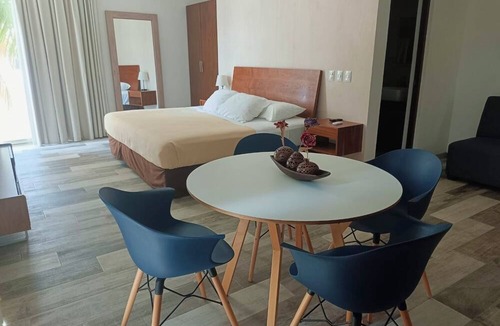 Puerto Morelos Hotel | Tropical Elegance Studio CondoHotel