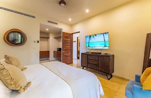 Puerto Aventuras Condo | Ground Floor Marina View Infinity Pool Private Terrace Puerto Aventuras