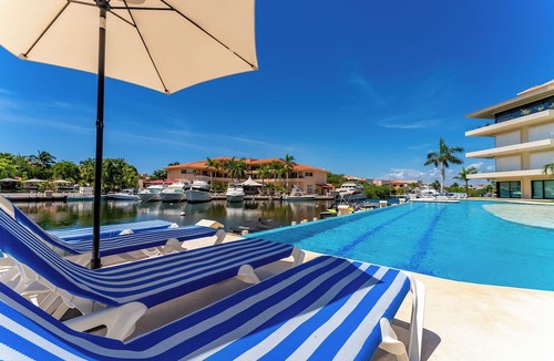 Puerto Aventuras Condo | Ground Floor Marina View Infinity Pool Private Terrace Puerto Aventuras