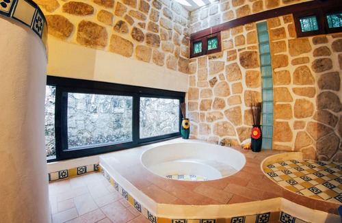 Piste House | La casa de piedra y colores