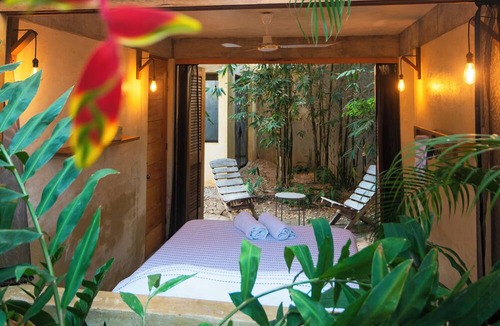 Los Tamarindos Hotel | Agua de Coco H