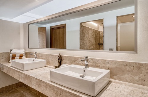 Playa Mujeres Apartment | 4th-floor resort apt with outdoor pools, pool spas, tennis, gym, & balcony