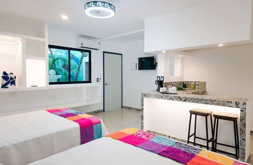 Luis Donaldo Colosio Hotel | Linda Vecindad Playa del Carmen